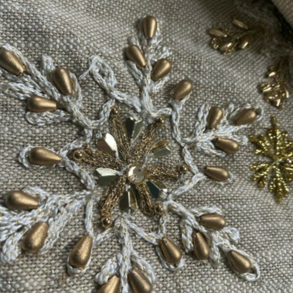 CYNTHIA ROWLEY 25" x 83" Embroidered Wreath Motif Mantel Scarf Christmas XMAS - Picture 10 of 10